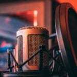 How to Get Your First Interview with an Artist (Even If You Have No Experience)